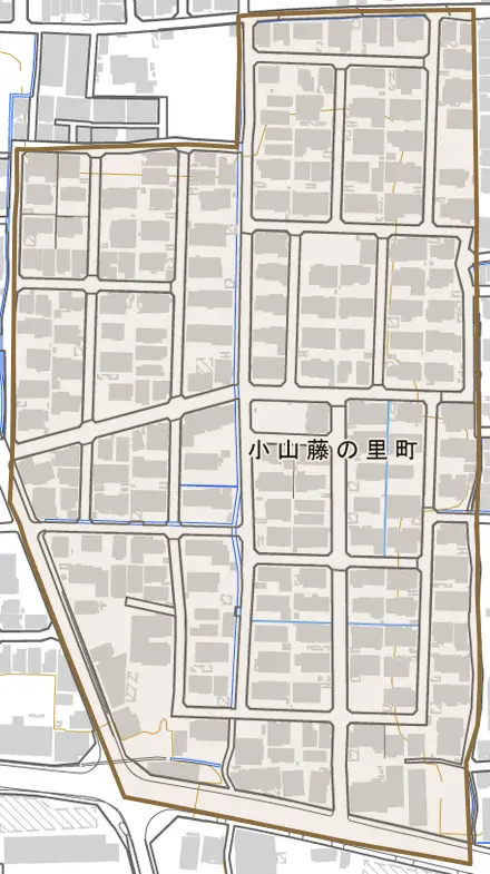 小山藤の里町とその周辺の地図。町の範囲を重ねている