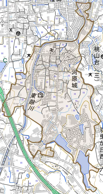 河原城とその周辺の地図。町の範囲を重ねている