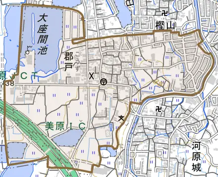 郡戸とその周辺の地図。町の範囲を重ねている