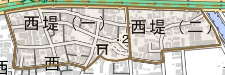 西堤とその周辺の地図。町の範囲を重ねている