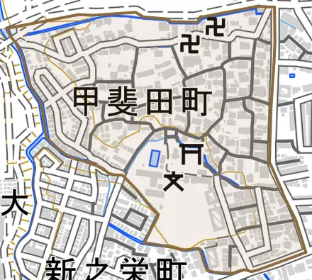 甲斐田町とその周辺の地図。町の範囲を重ねている