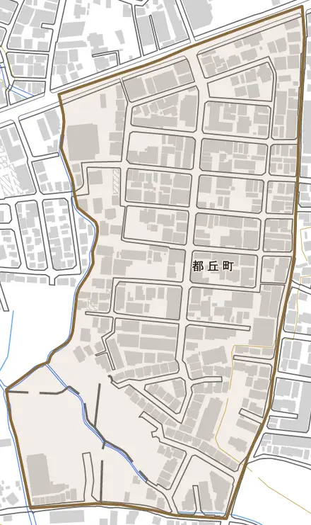 都丘町とその周辺の地図。町の範囲を重ねている