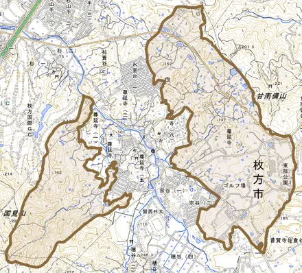 大字尊延寺とその周辺の地図。町の範囲を重ねている