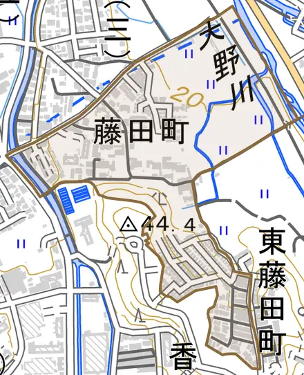 藤田町とその周辺の地図。町の範囲を重ねている
