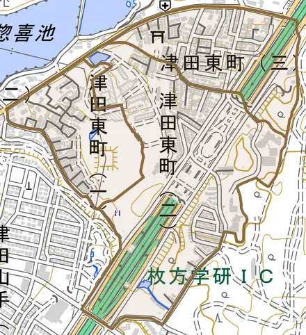 津田東町とその周辺の地図。町の範囲を重ねている