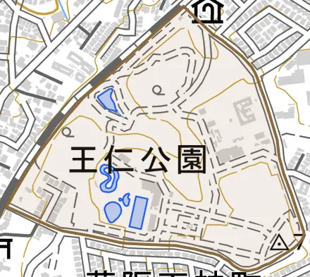 王仁公園とその周辺の地図。町の範囲を重ねている