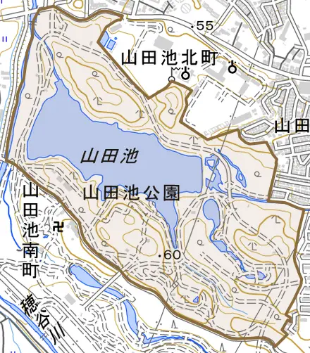 山田池公園とその周辺の地図。町の範囲を重ねている