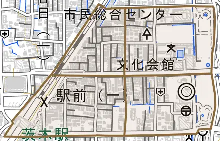 駅前とその周辺の地図。町の範囲を重ねている