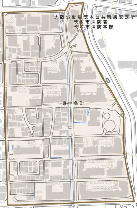 東中条町とその周辺の地図。町の範囲を重ねている
