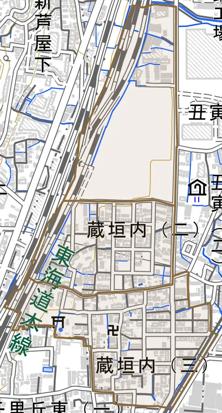 蔵垣内とその周辺の地図。町の範囲を重ねている