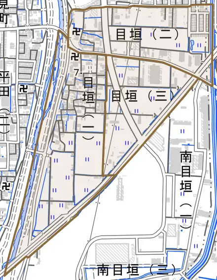 目垣とその周辺の地図。町の範囲を重ねている