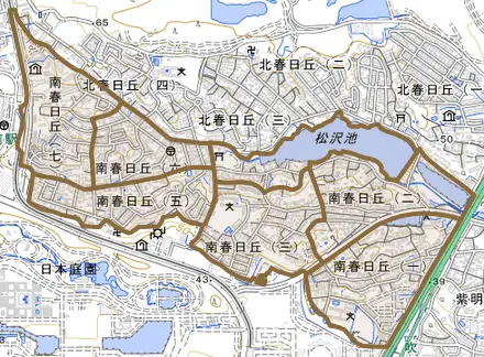 南春日丘とその周辺の地図。町の範囲を重ねている
