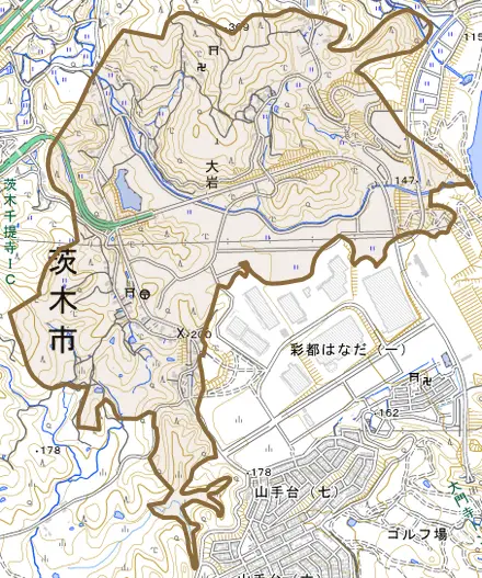 大字大岩とその周辺の地図。町の範囲を重ねている