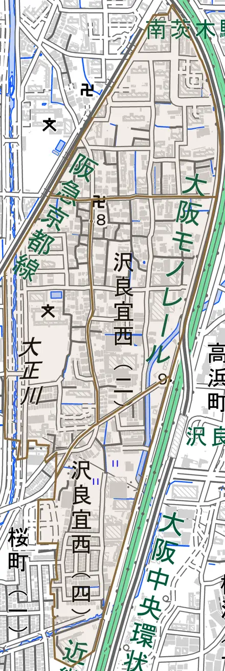 沢良宜西とその周辺の地図。町の範囲を重ねている