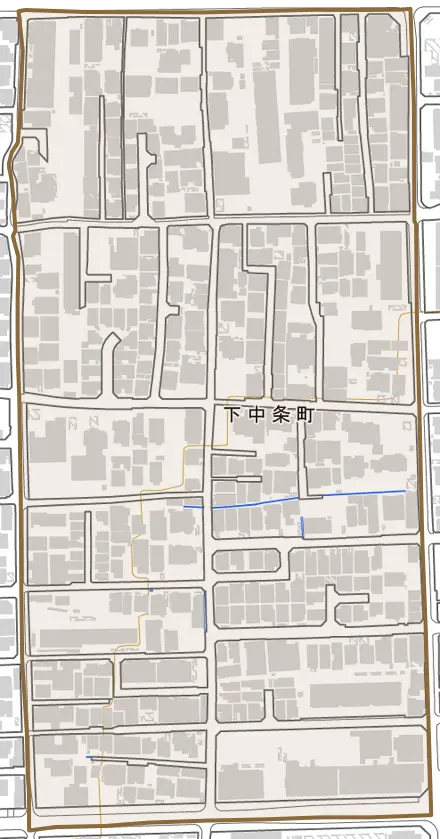 下中条町とその周辺の地図。町の範囲を重ねている