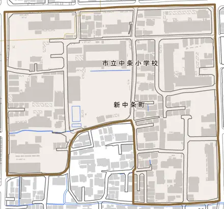 新中条町とその周辺の地図。町の範囲を重ねている
