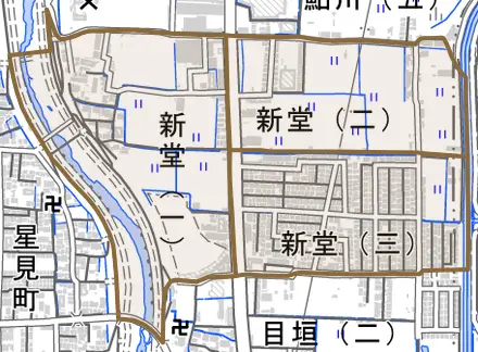 新堂とその周辺の地図。町の範囲を重ねている