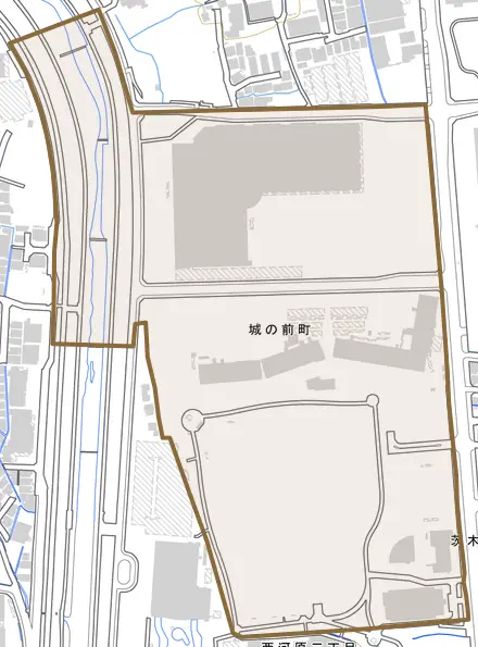 城の前町とその周辺の地図。町の範囲を重ねている