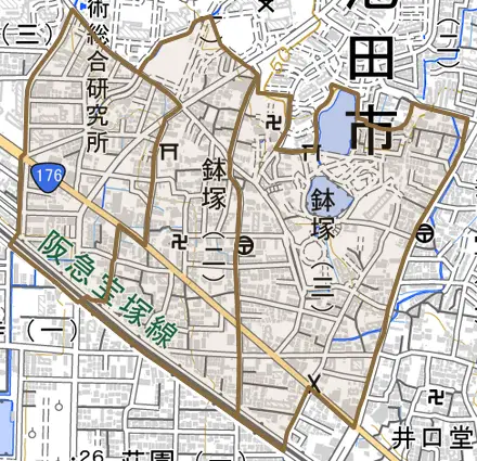 鉢塚とその周辺の地図。町の範囲を重ねている