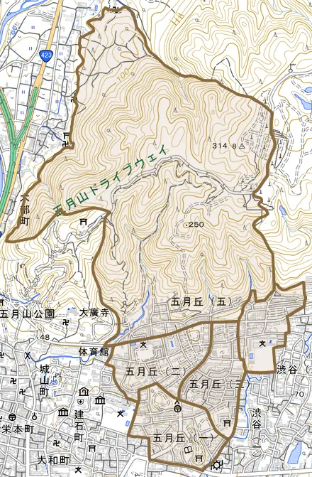 五月丘とその周辺の地図。町の範囲を重ねている