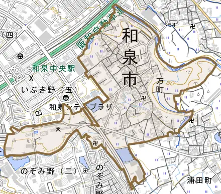 万町とその周辺の地図。町の範囲を重ねている