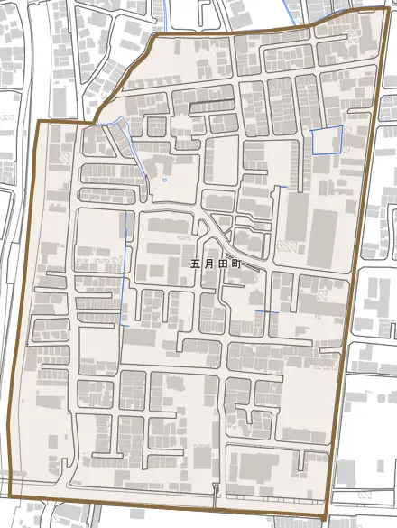 五月田町とその周辺の地図。町の範囲を重ねている