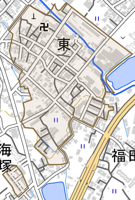 東とその周辺の地図。町の範囲を重ねている