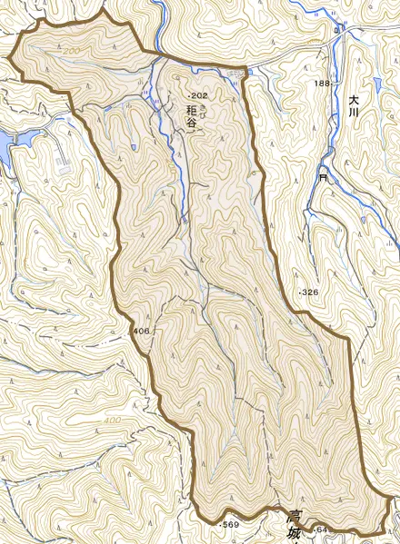 秬谷とその周辺の地図。町の範囲を重ねている