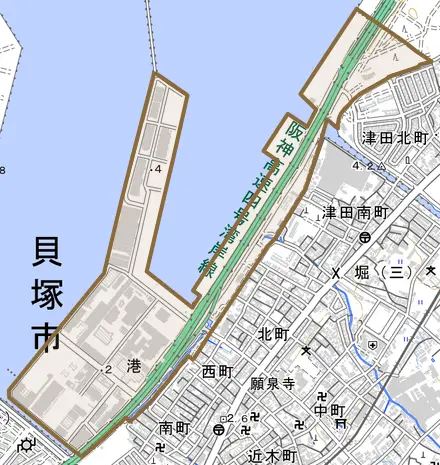 港とその周辺の地図。町の範囲を重ねている