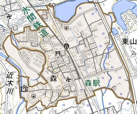 森とその周辺の地図。町の範囲を重ねている