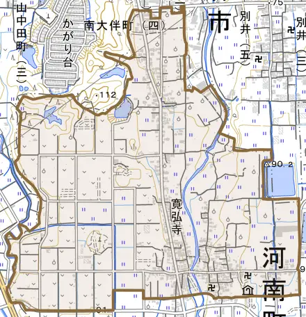 大字寛弘寺とその周辺の地図。町の範囲を重ねている