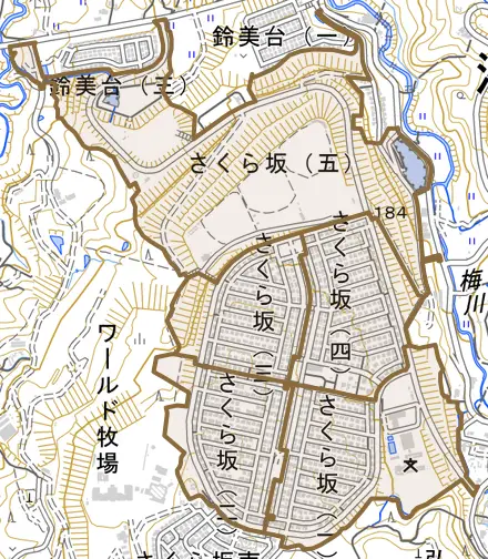 さくら坂とその周辺の地図。町の範囲を重ねている