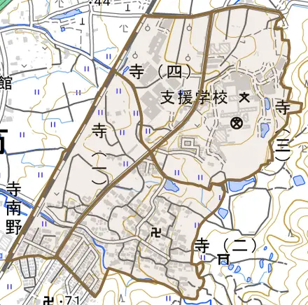 寺とその周辺の地図。町の範囲を重ねている