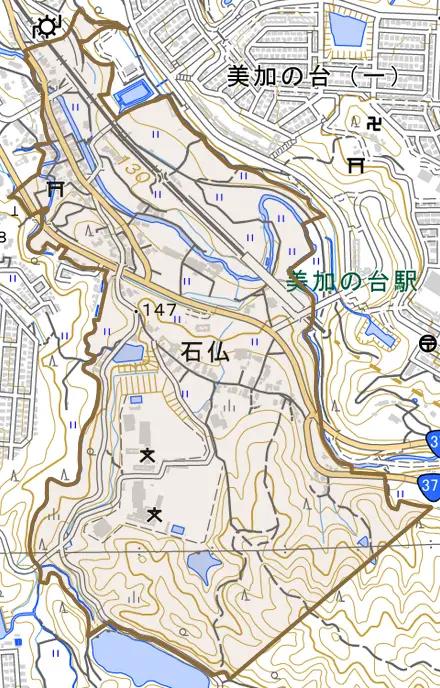 石仏とその周辺の地図。町の範囲を重ねている