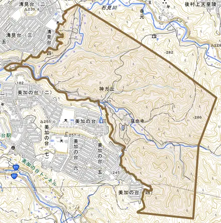 神ガ丘とその周辺の地図。町の範囲を重ねている