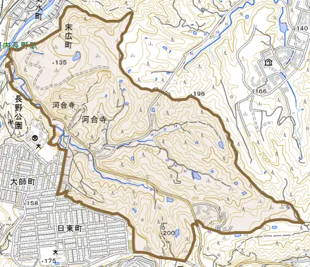 河合寺とその周辺の地図。町の範囲を重ねている