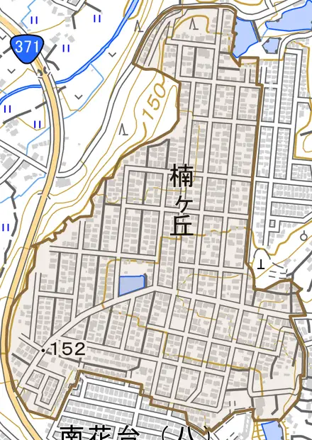 楠ヶ丘とその周辺の地図。町の範囲を重ねている