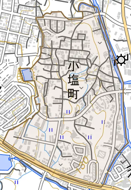 小塩町とその周辺の地図。町の範囲を重ねている