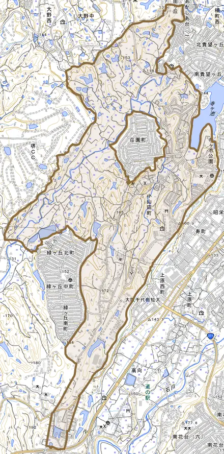 小山田町とその周辺の地図。町の範囲を重ねている