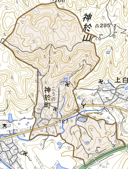 神於町とその周辺の地図。町の範囲を重ねている