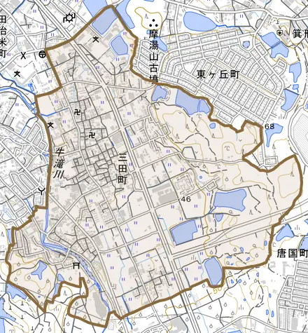 三田町とその周辺の地図。町の範囲を重ねている