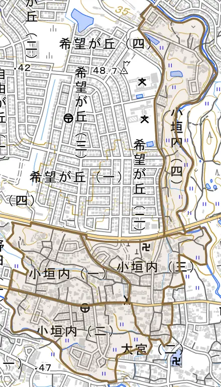 小垣内とその周辺の地図。町の範囲を重ねている