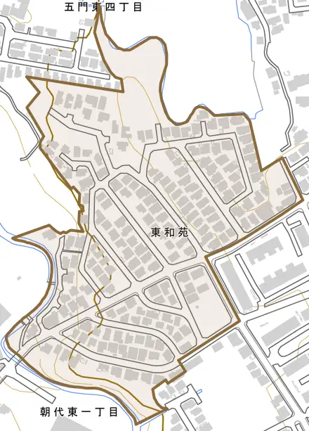 東和苑とその周辺の地図。町の範囲を重ねている