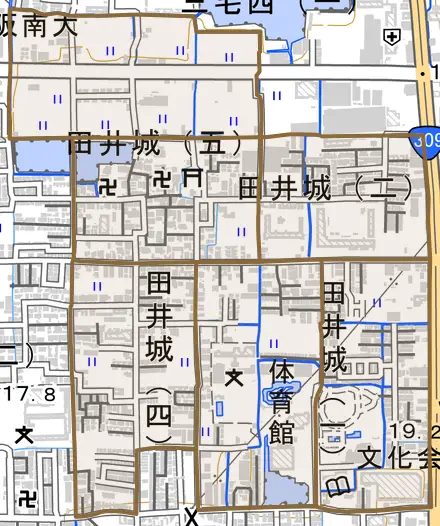 田井城とその周辺の地図。町の範囲を重ねている
