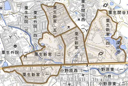 粟生新家とその周辺の地図。町の範囲を重ねている