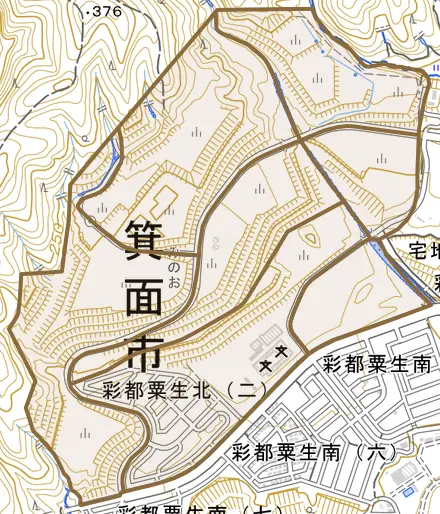 彩都粟生北とその周辺の地図。町の範囲を重ねている