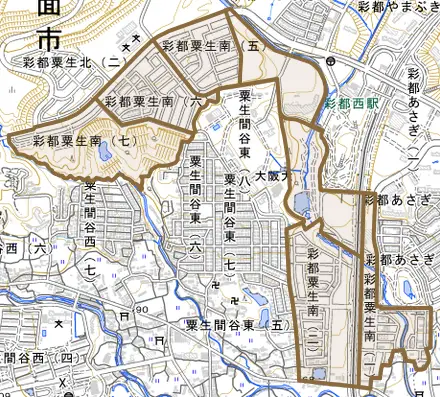 彩都粟生南とその周辺の地図。町の範囲を重ねている