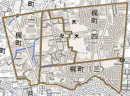 梶町とその周辺の地図。町の範囲を重ねている