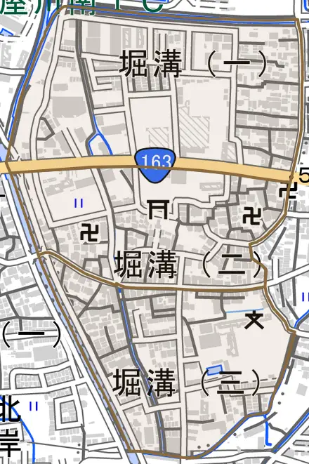 堀溝とその周辺の地図。町の範囲を重ねている