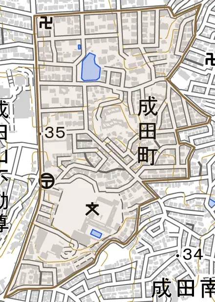 成田町とその周辺の地図。町の範囲を重ねている